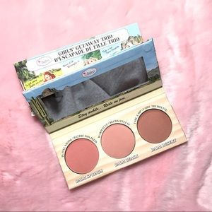 TheBalm Bronzer/ Blush color Girls Getaway Trio